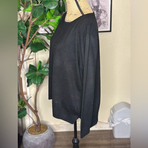 Croft & Barrow Classic Black Crew Neck Sweater - Picture 2 of 11